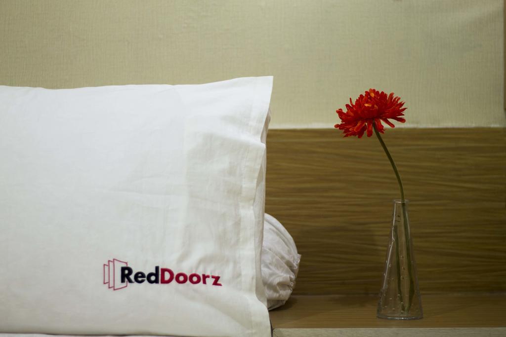 Reddoorz Premium @ Thamrin Kebon Sirih Hotel Jakarta Bagian luar foto