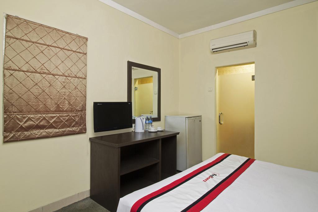 Reddoorz Premium @ Thamrin Kebon Sirih Hotel Jakarta Bagian luar foto