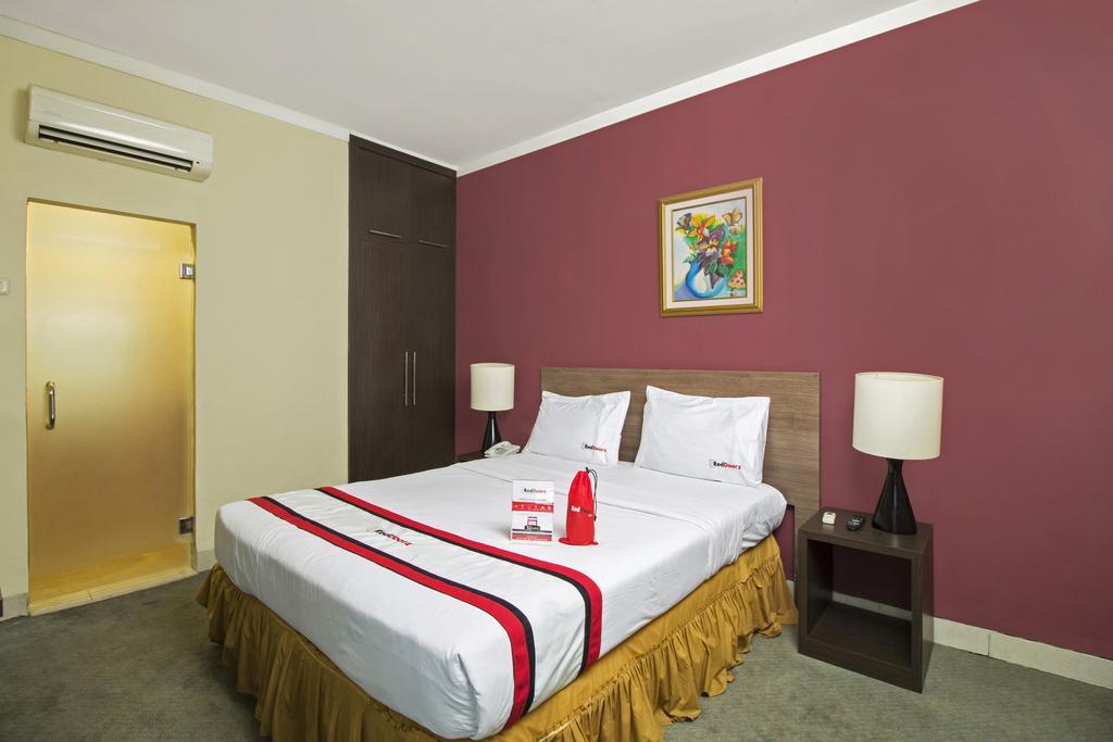 Reddoorz Premium @ Thamrin Kebon Sirih Hotel Jakarta Bagian luar foto