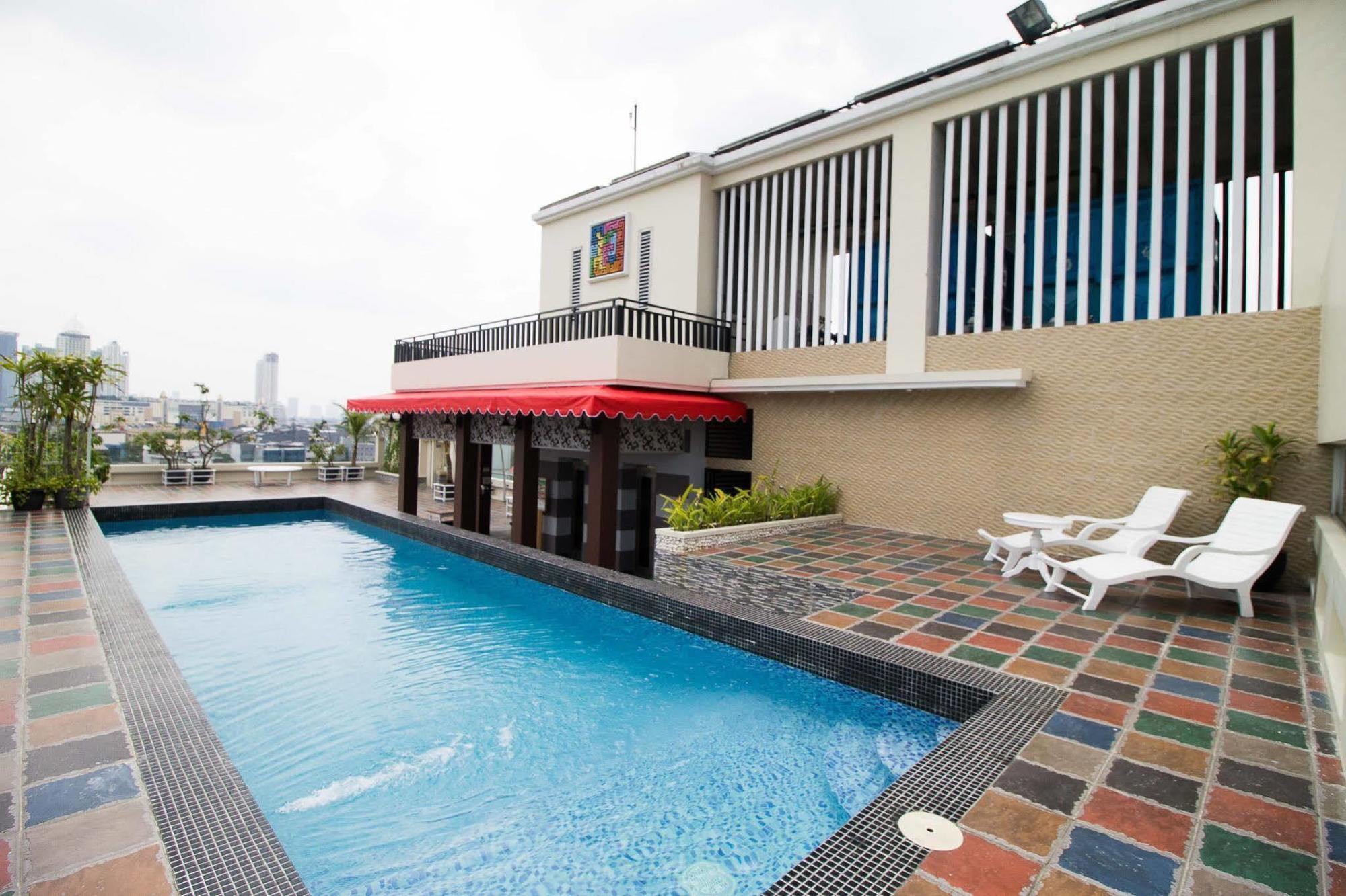 Reddoorz Premium @ Thamrin Kebon Sirih Hotel Jakarta Bagian luar foto