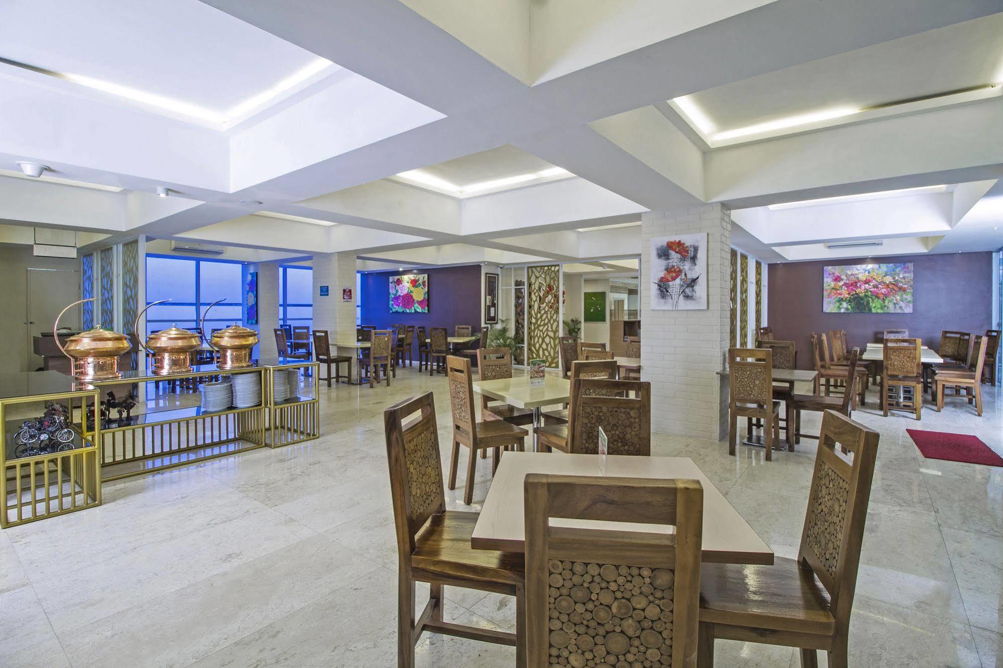 Reddoorz Premium @ Thamrin Kebon Sirih Hotel Jakarta Bagian luar foto