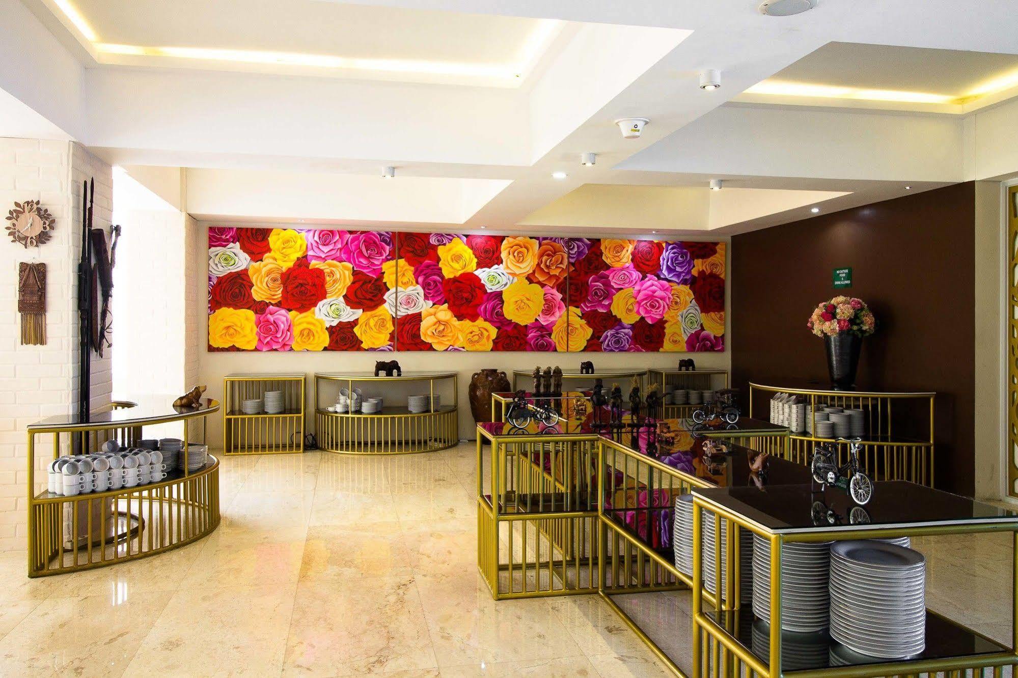Reddoorz Premium @ Thamrin Kebon Sirih Hotel Jakarta Bagian luar foto