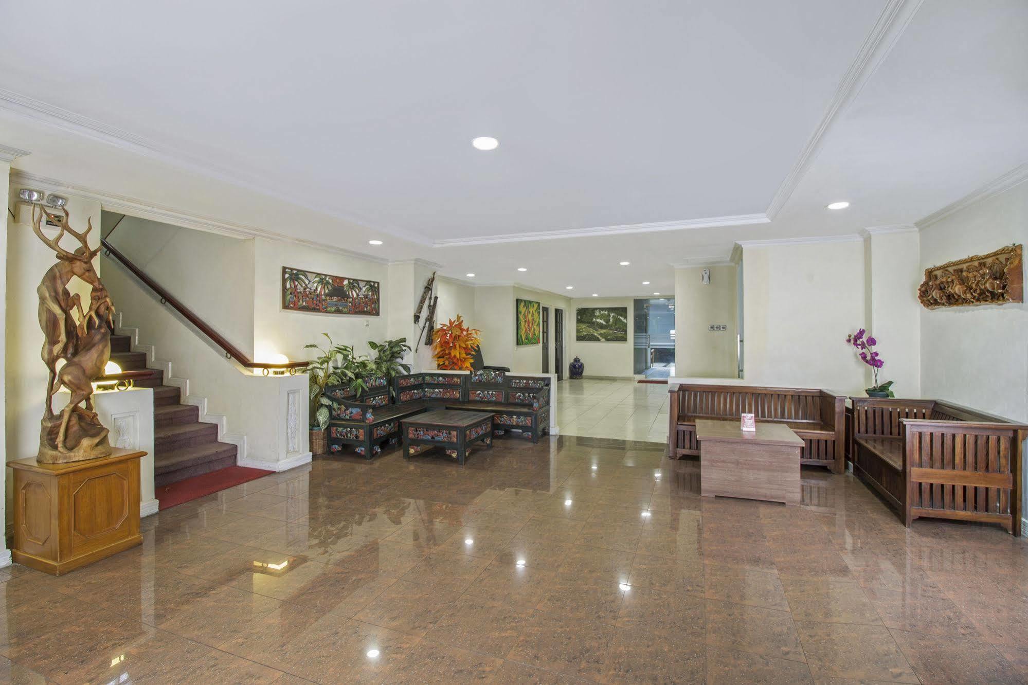 Reddoorz Premium @ Thamrin Kebon Sirih Hotel Jakarta Bagian luar foto