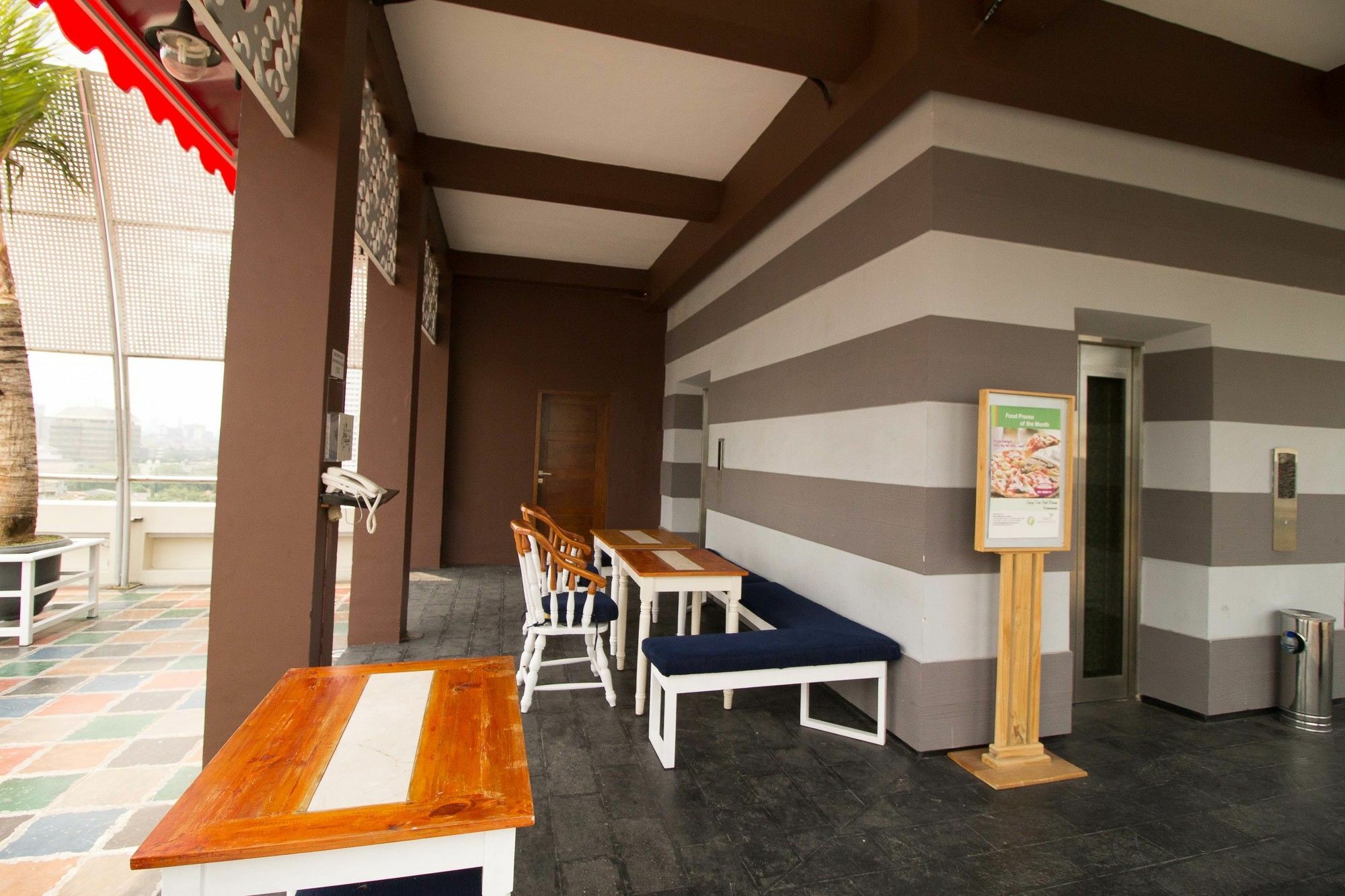 Reddoorz Premium @ Thamrin Kebon Sirih Hotel Jakarta Bagian luar foto