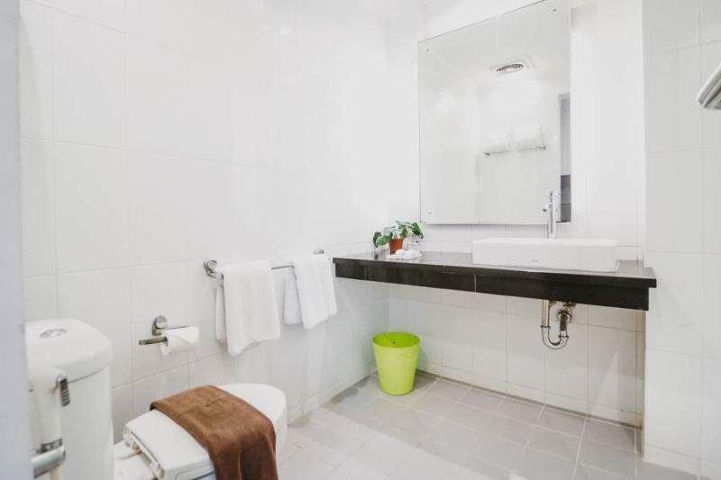 Reddoorz Premium @ Thamrin Kebon Sirih Hotel Jakarta Bagian luar foto